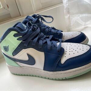 Pre-owned kids Air Jordan’s size 5.5y
